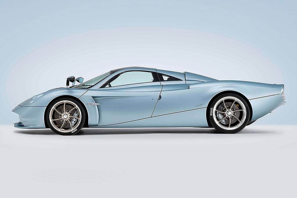 Studio side angle of the Pagani Codalunga longtail with a blue background.