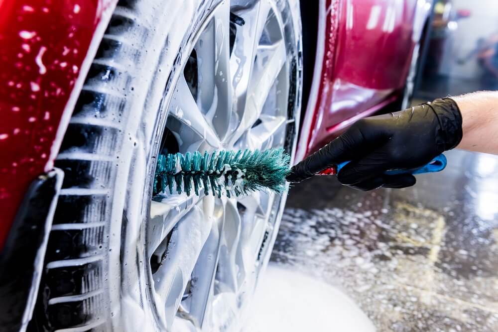 Cleaning Guide for Wheels and Tyres cover image