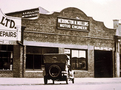 An early 1900s car sits out the front of the first Mullins Auto business on Wyatt Street in Adelaide.